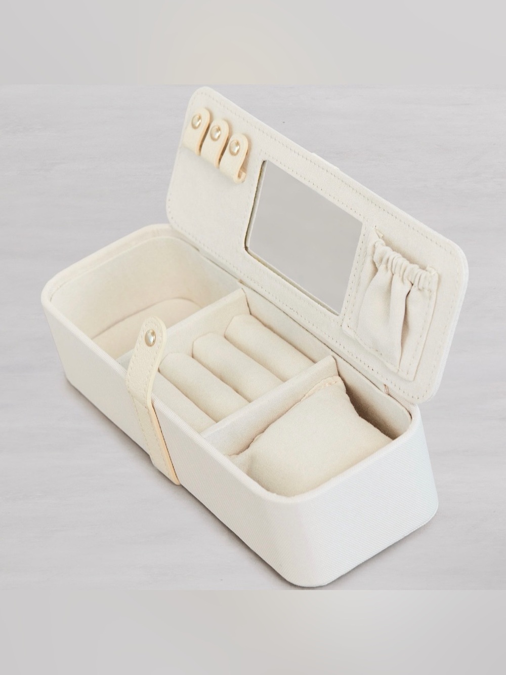 BEIS - The Jewelry Case in Beige
